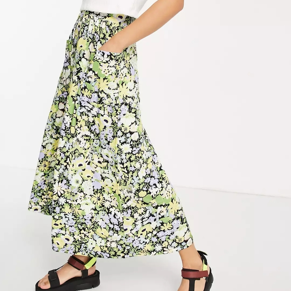 ASOS Design Midi Skirt with pocket in floral print size 8 green floral